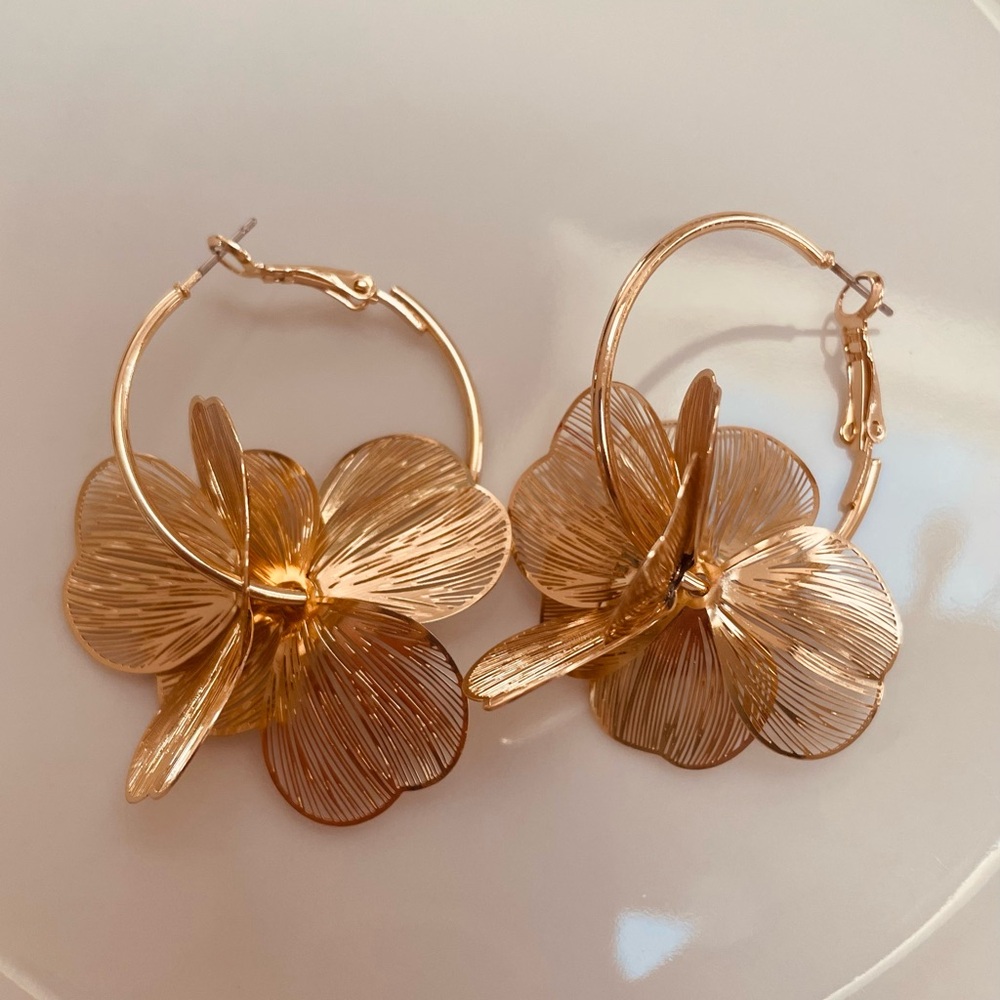 Chic Gold Floral Hoop Earrings